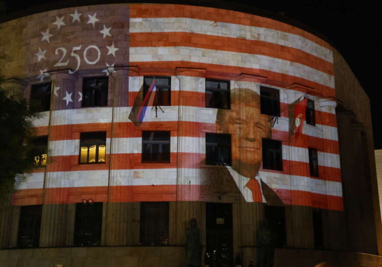Banja Luka ponovo u bojama Trumpa - slika 1