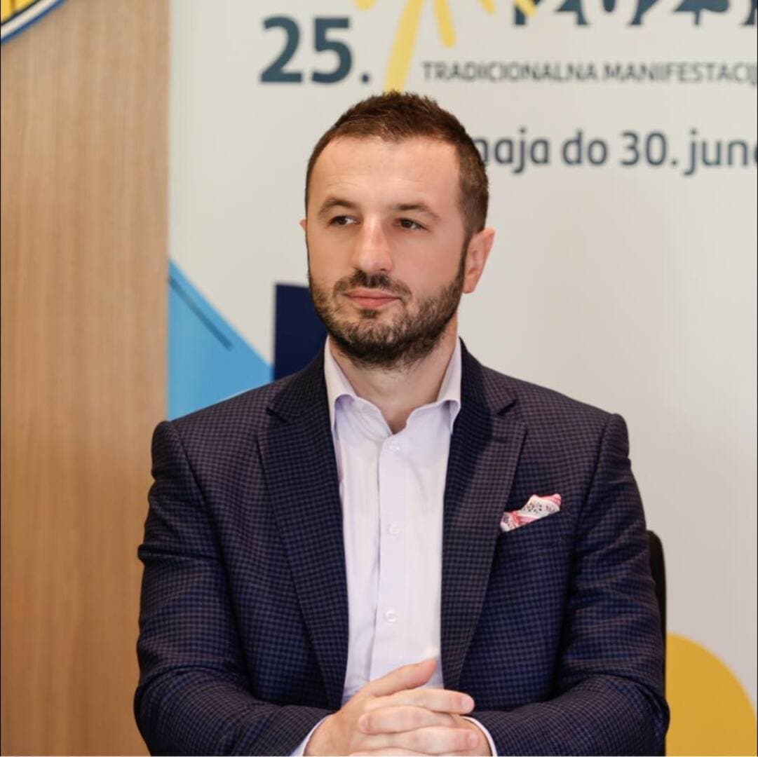 "Na čelu Bosne i Hercegovine nalazi se kukavica Denis Bećirović" - slika 1