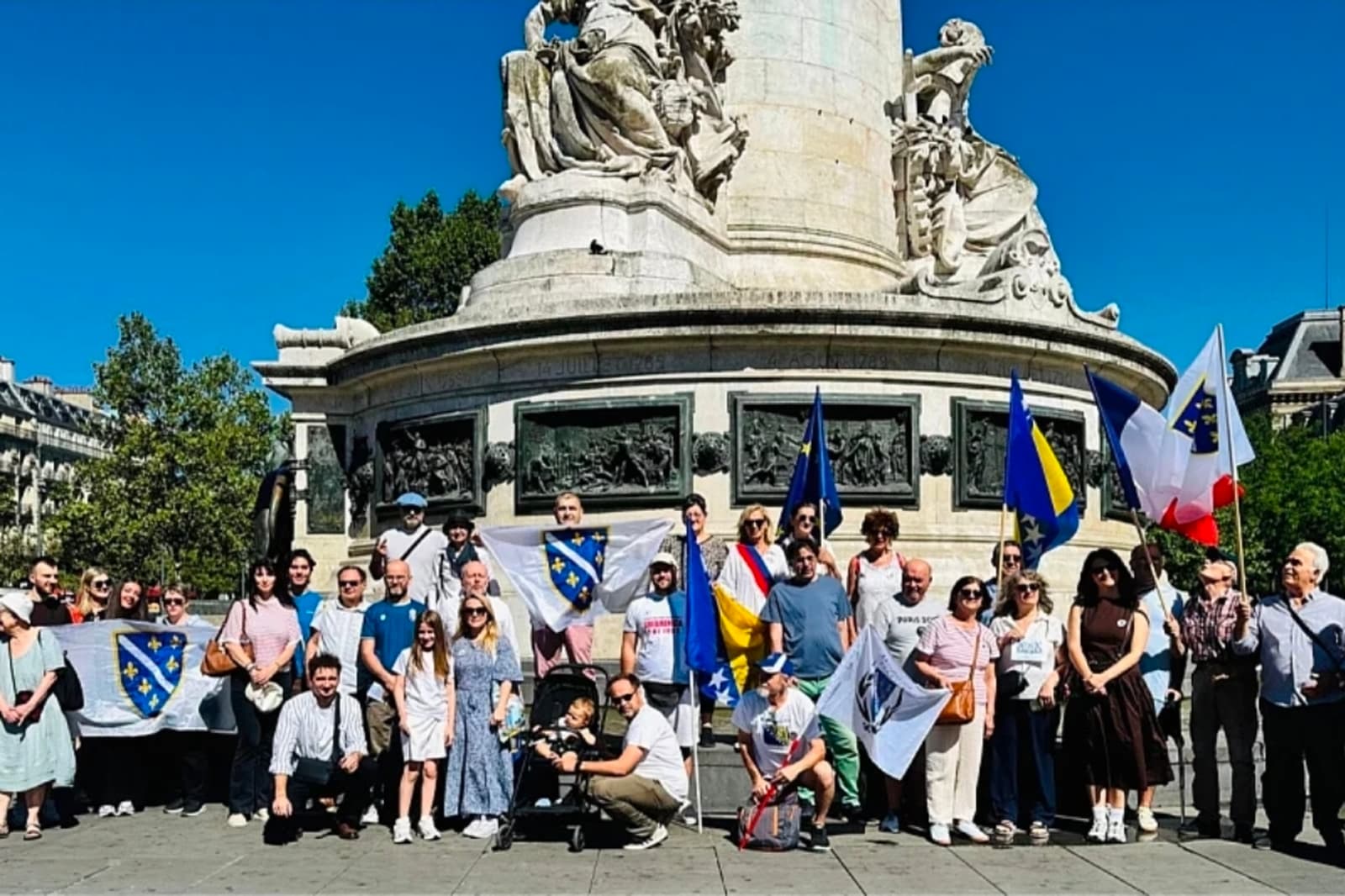 U Parizu održan Marš mira i komemoracija povodom godišnjice genocida u Srebrenici - slika 1
