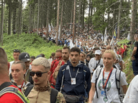 Iz Nezuka krenuo Marš mira: Više od 6.000 učesnika pješači prema Potočarima