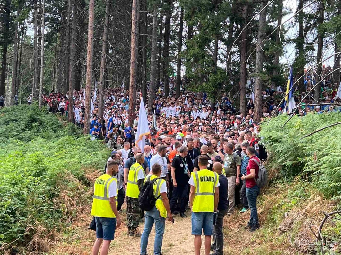 Iz Nezuka krenuo Marš mira: Više od 6.000 učesnika pješači prema Potočarima - slika 8