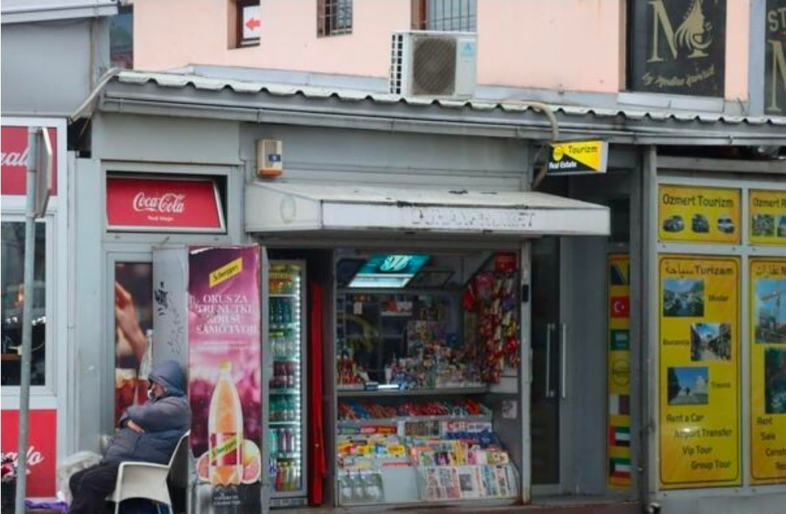 Dvostruki aršini u KS: Privatne parcele čekaju, kiosci rastu - slika 1
