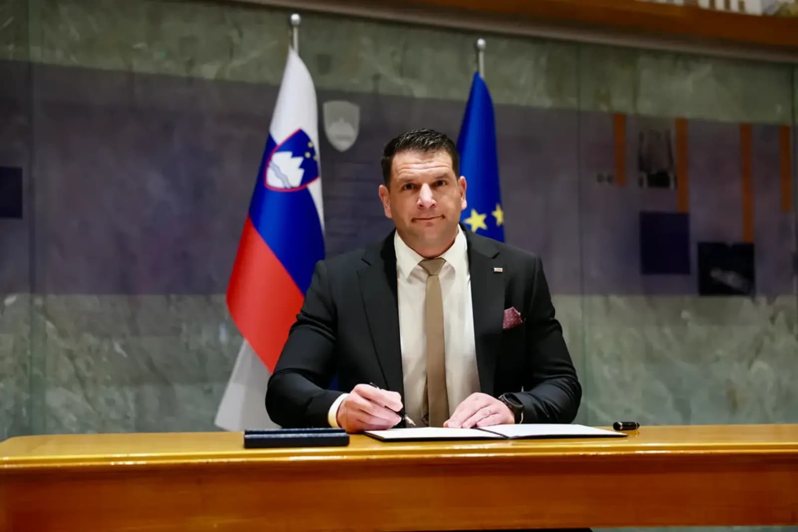 Slovenija raspisala lokalne izbore: Građani će 15. novembra birati gradonačelnike i općinska vijeća - slika 1