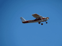 Instruktor letenja usred leta iskočio iz aviona, prestravljena učenica uspjela sama sletjeti