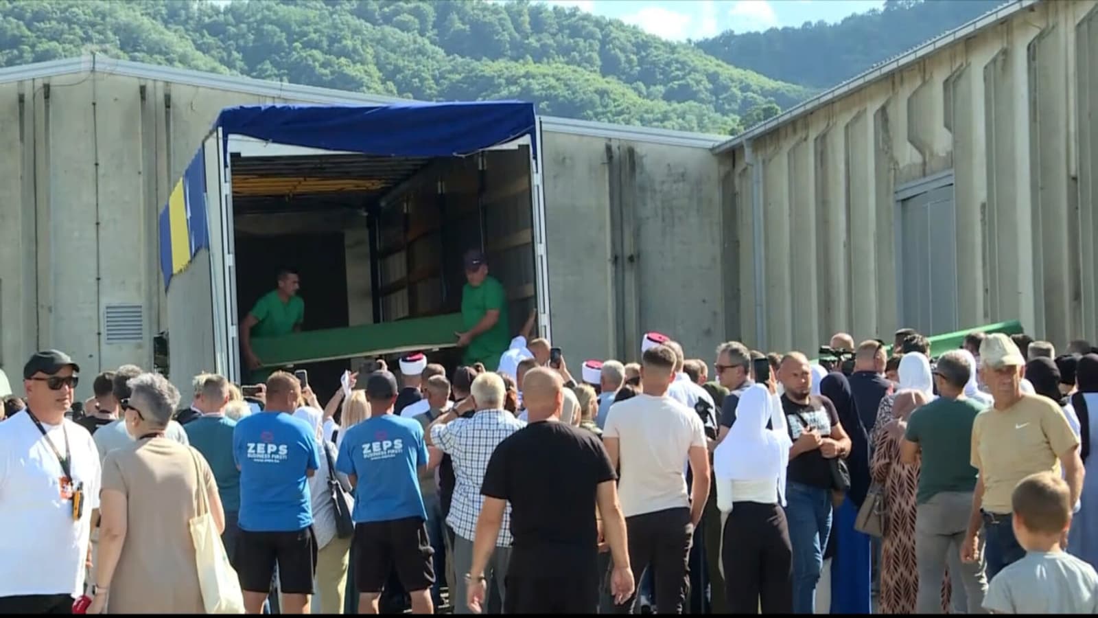Tabuti sa žrtvama genocida stigli u Potočare - slika 1