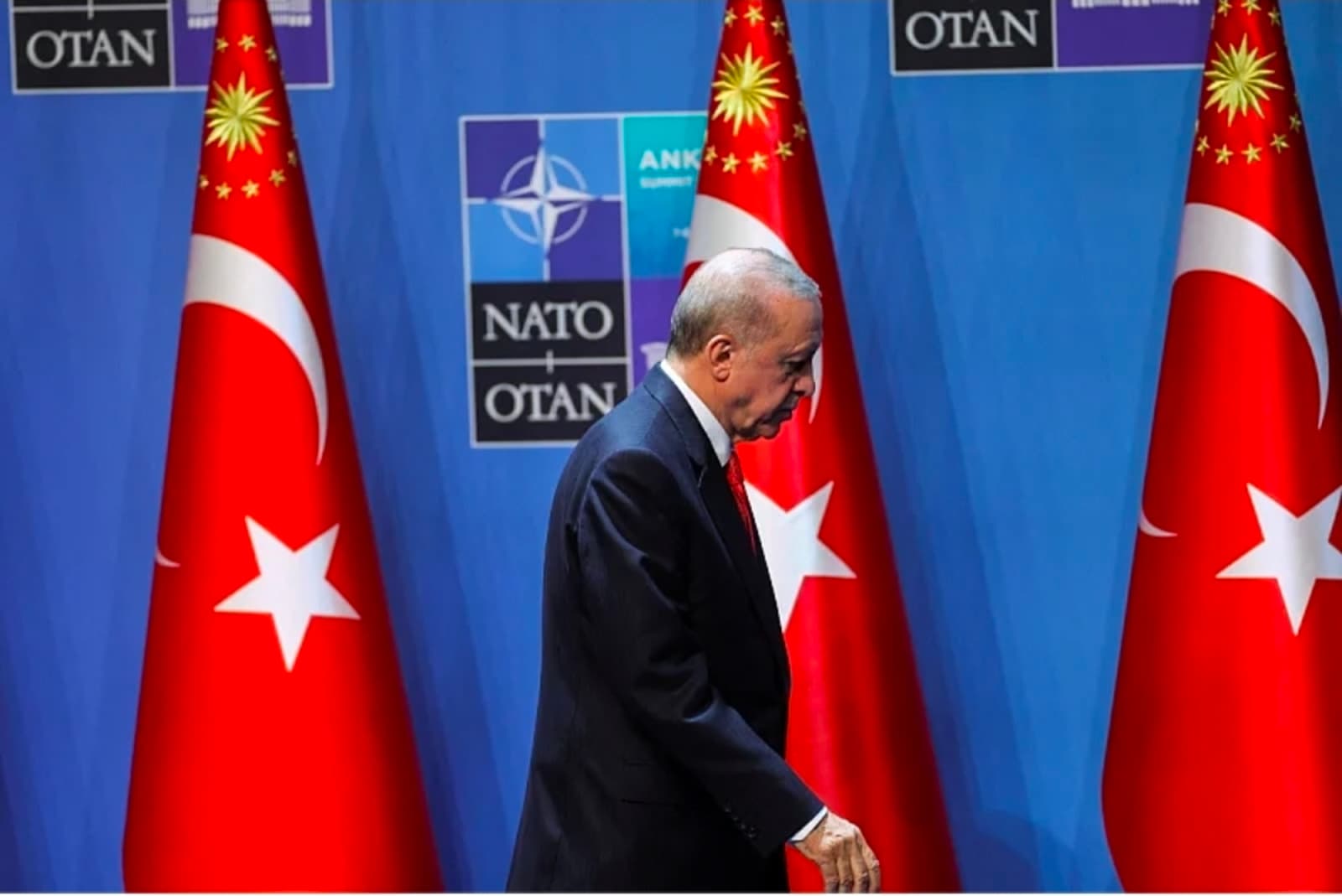 Mnogi NATO zvaničnici neće zadržati revolvere koje im je poklonio Erdogan - slika 1