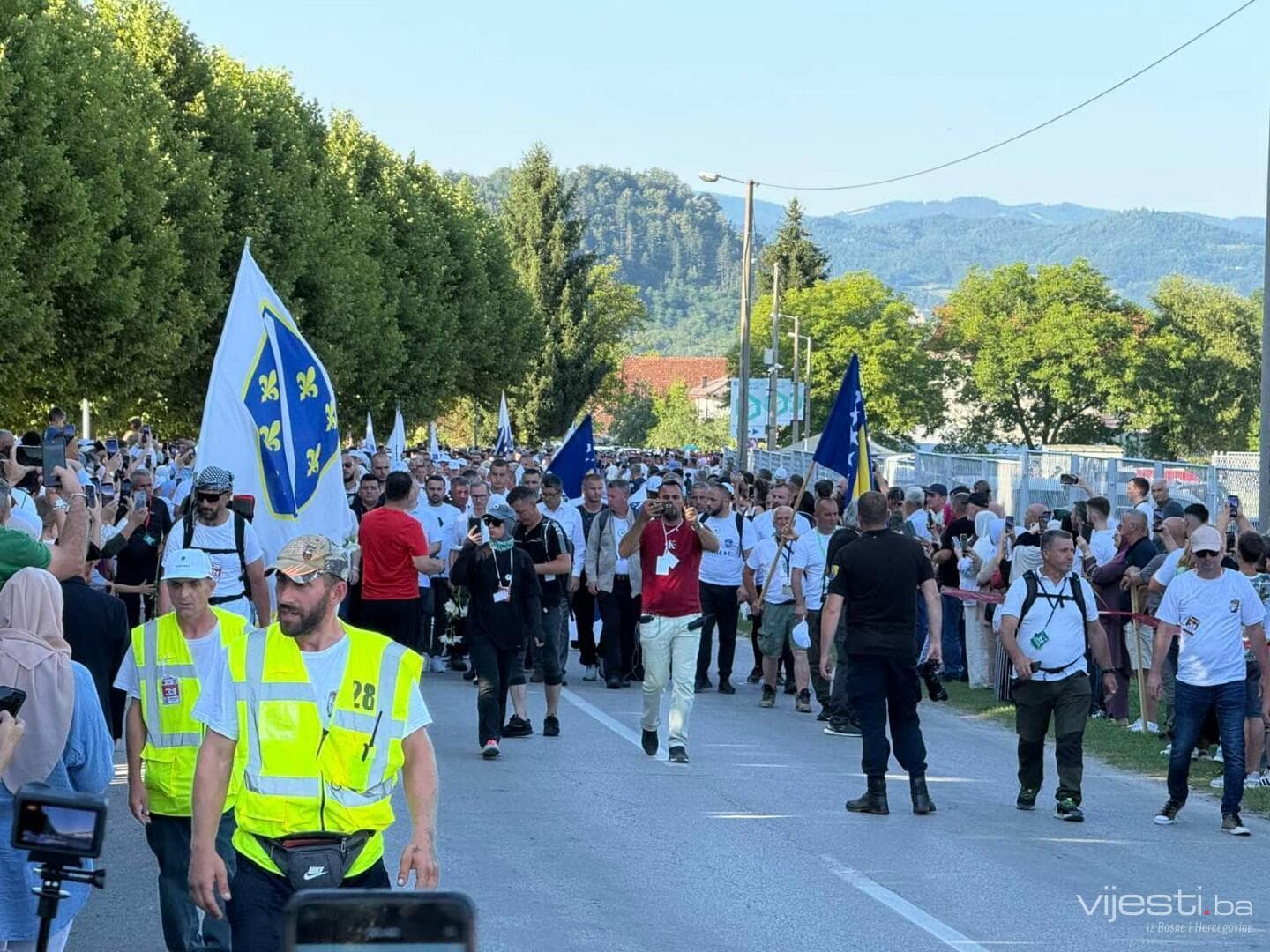 Učesnici Marša mira nakon trodnevnog pohoda stižu u Potočare - slika 1