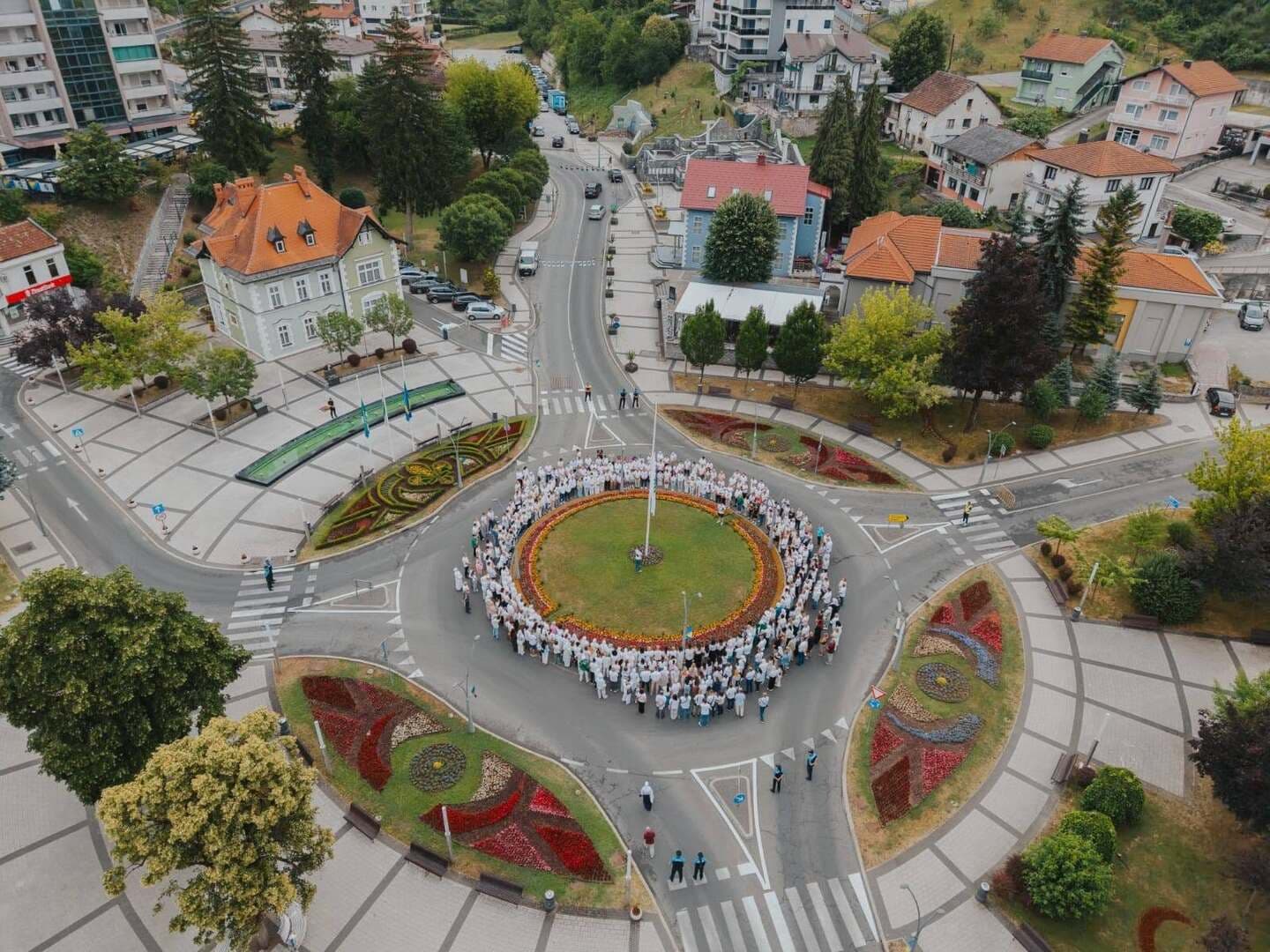 Cazin povodom 31. godišnjice genocida u Srebrenici: Dokazali smo da nema zaborava i da negatori nemaju šanse nad istinom - slika 1