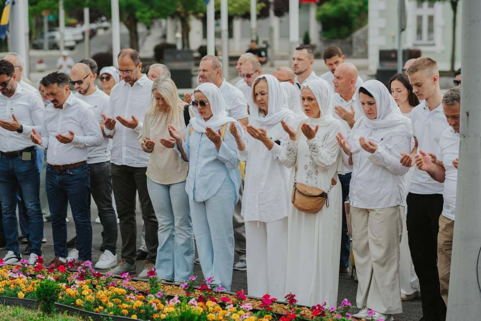 Cazin povodom 31. godišnjice genocida u Srebrenici: Dokazali smo da nema zaborava i da negatori nemaju šanse nad istinom - slika 2