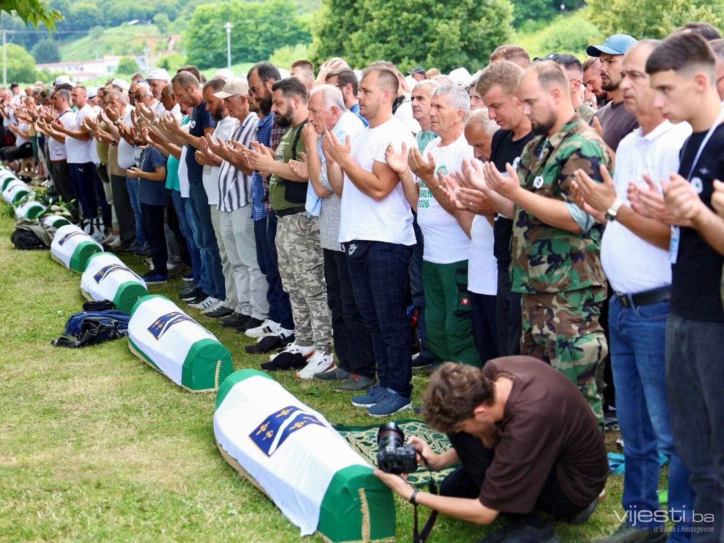 Klanjana dženaza namaz za 10 žrtava genocida u Srebrenici - slika 1