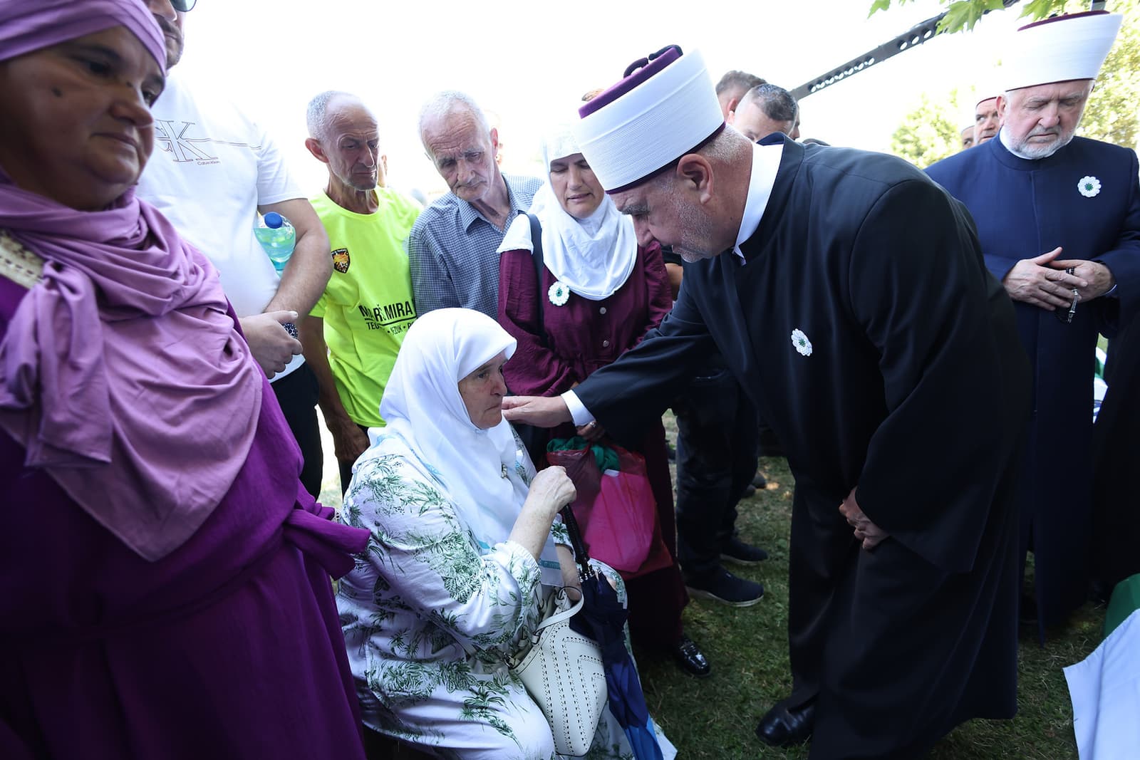 Reisul-ulema obišao tabute žrtava genocida u Potočarima i porodicama izrazio taziju - slika 1