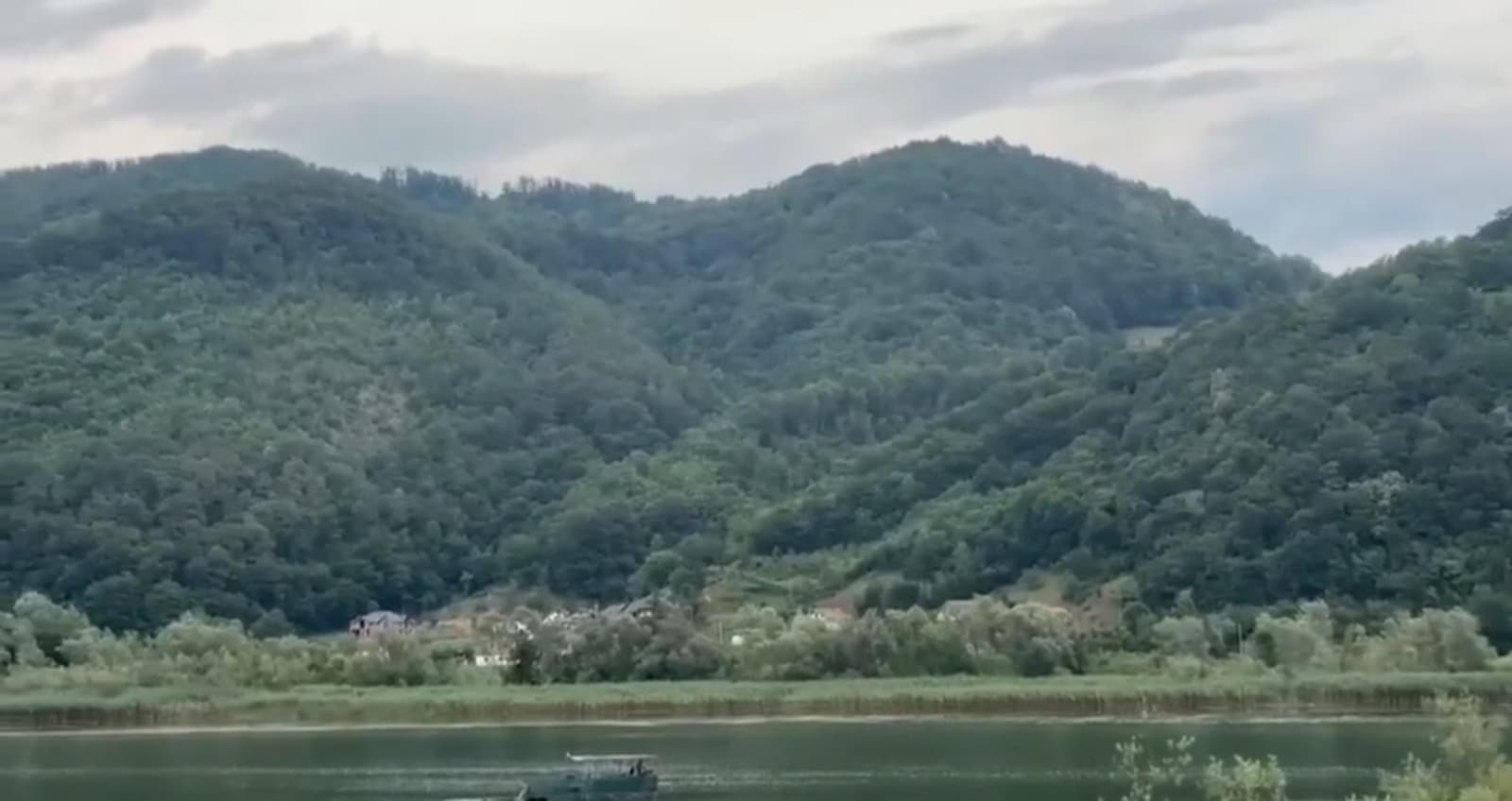Povratnike s dženaze iz Potočara dočekali stihovi "Da Bog da se Srebrenica ponovila" - slika 1