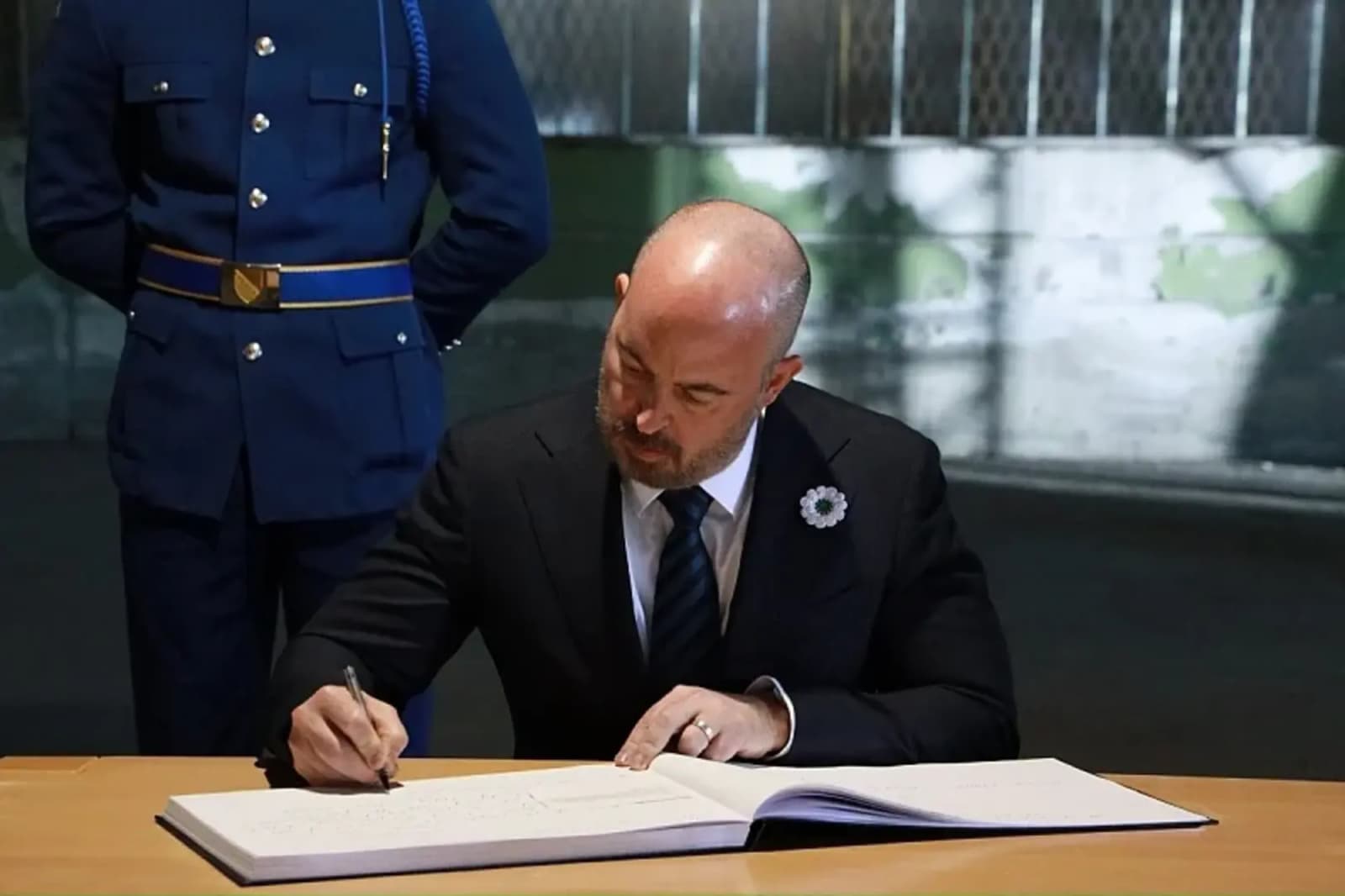 Ginkel odao počast žrtvama genocida u Srebrenici: SAD ostaju posvećene sjećanju, istini i pravdi - slika 1