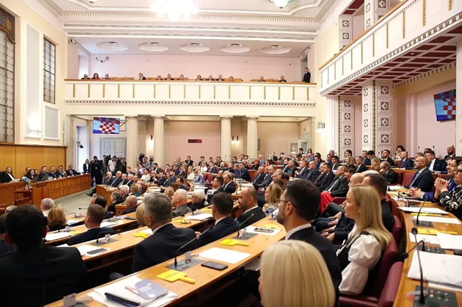 Dokument koji opovrgava sam sebe, Zagreb tretira Hrvate u BiH kao manjinu - slika 1