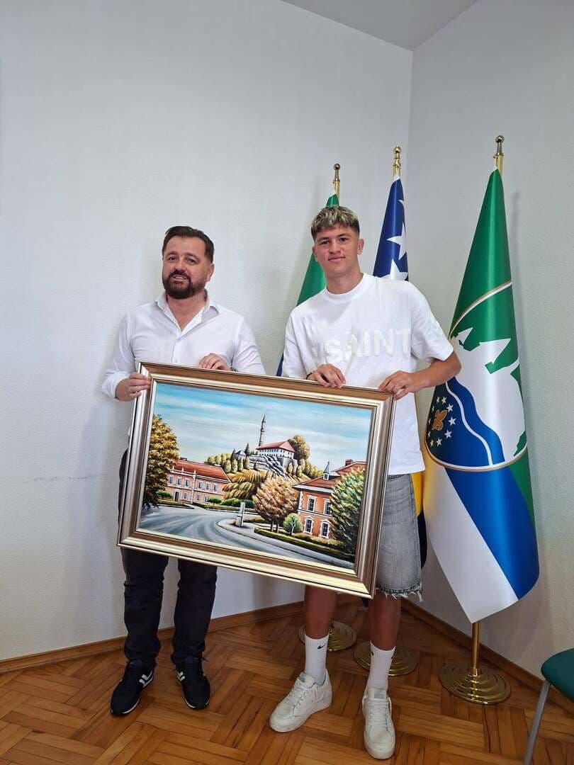 Cazin na nogama zbog Zmaja: Ogrešević ugostio Arjana Malića i poslao snažnu poruku - slika 8