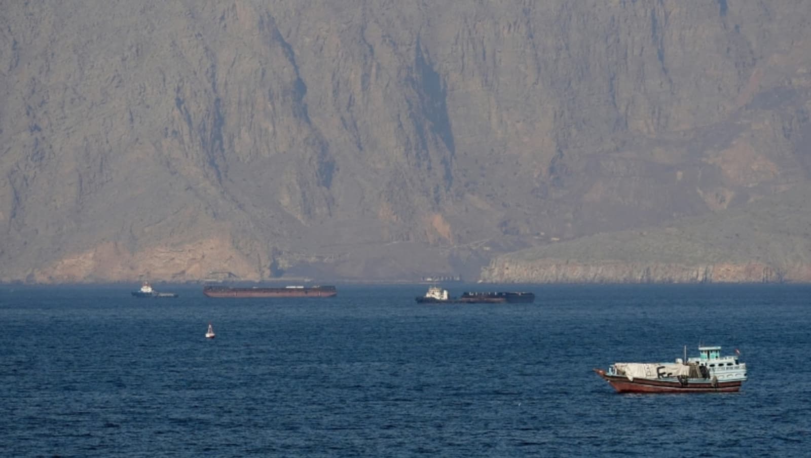 Iran poručio da neće dozvoliti SAD-u da se miješa u upravljanje Hormuškim moreuzom - slika 1