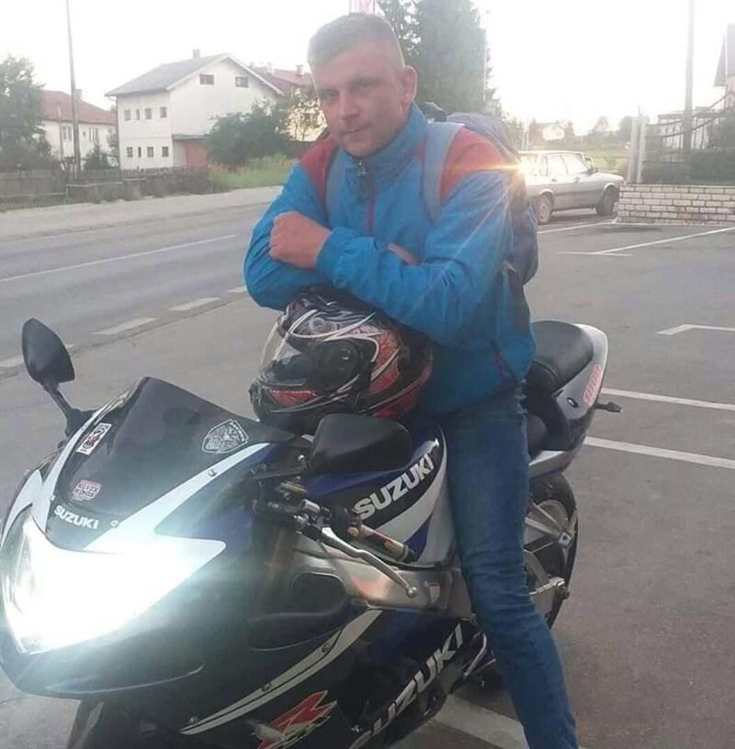Identifikovan muškarac koji je 11. jula puštao pjesme kojima se veliča genocid, žrtve traže reakciju Tužilaštva BiH - slika 1