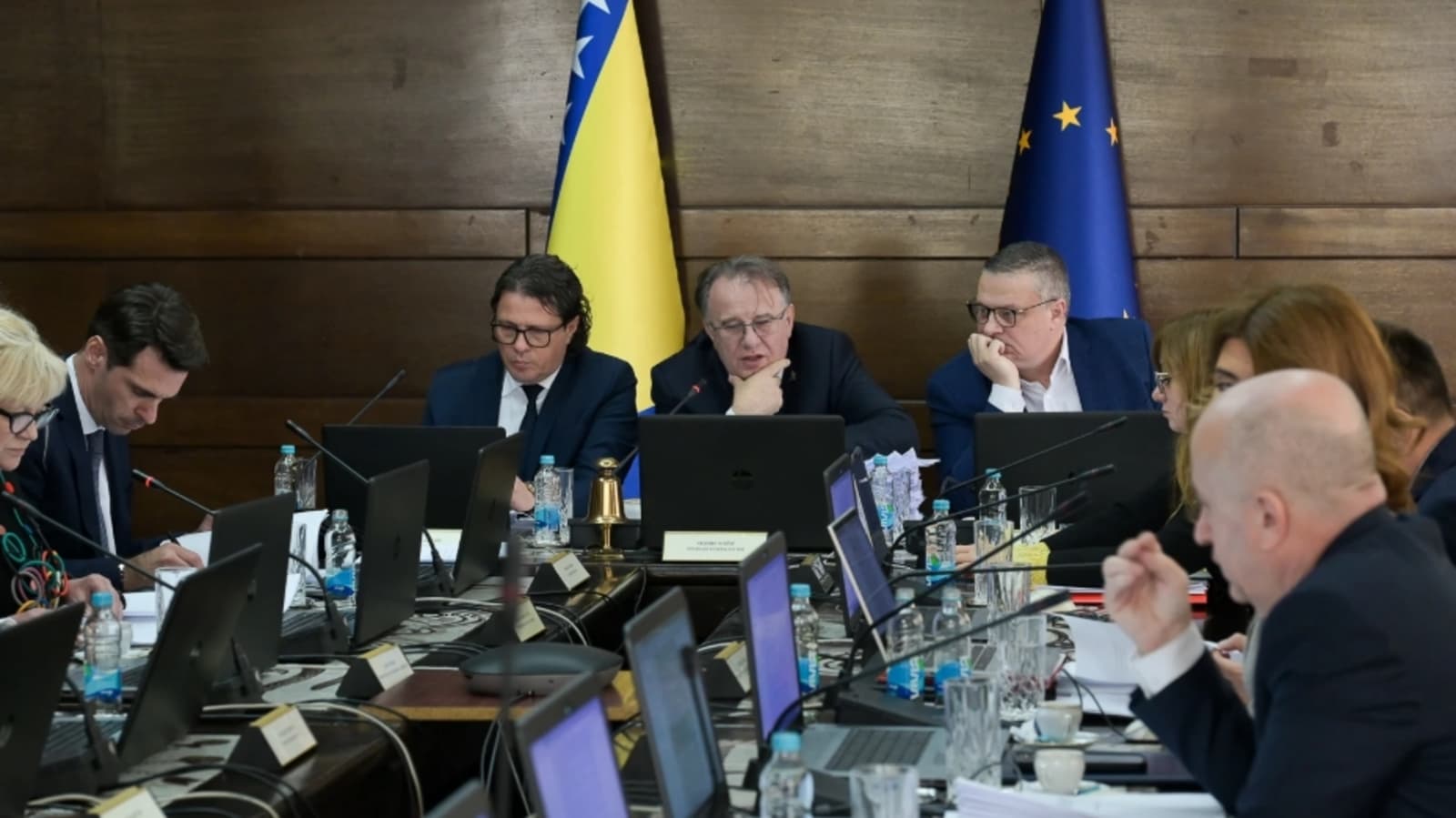 Prati li Vlada FBiH pomno statističke podatke kada određuje osnovice za svoje plaće, kao što se prati kod penzija? - slika 1