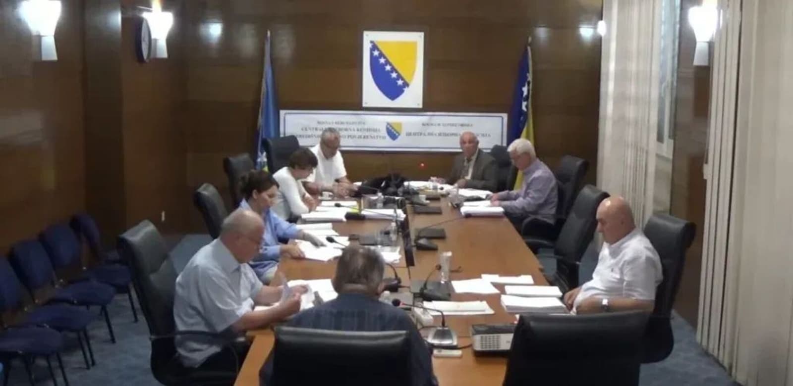 Lučić se obrušio na CIK: "Drugima se analiziraju i padeži..." - slika 1