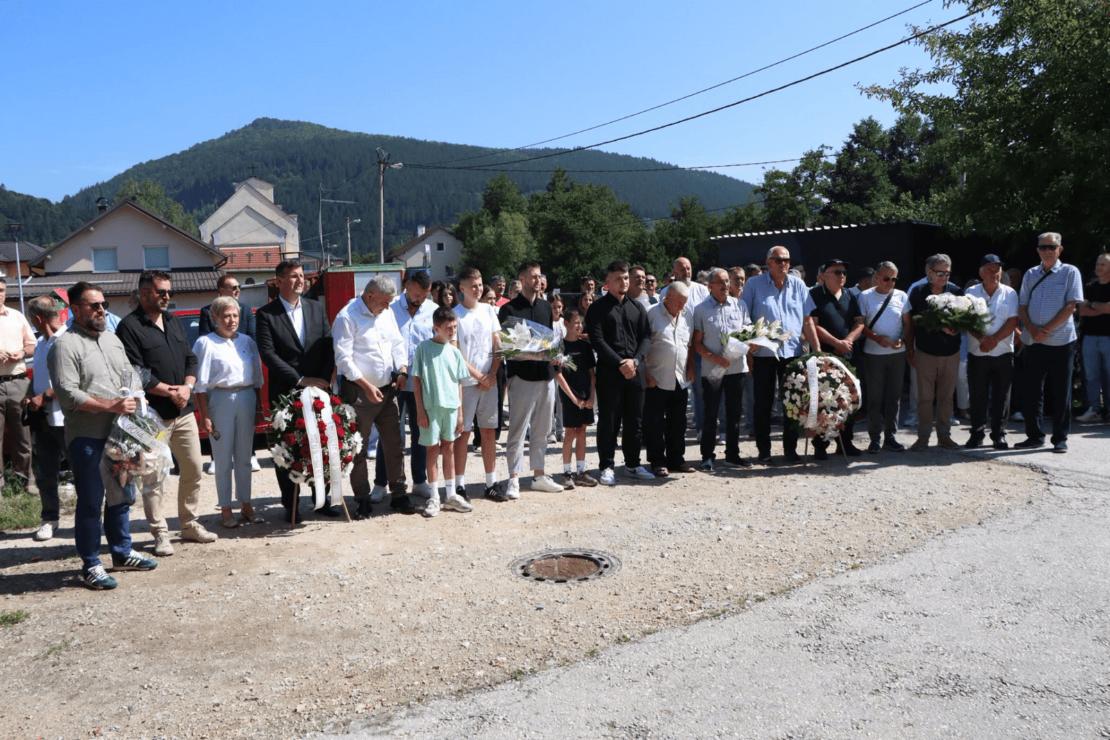 Obilježena 33. godišnjica masakra kod škole u Tarčinu - slika 1
