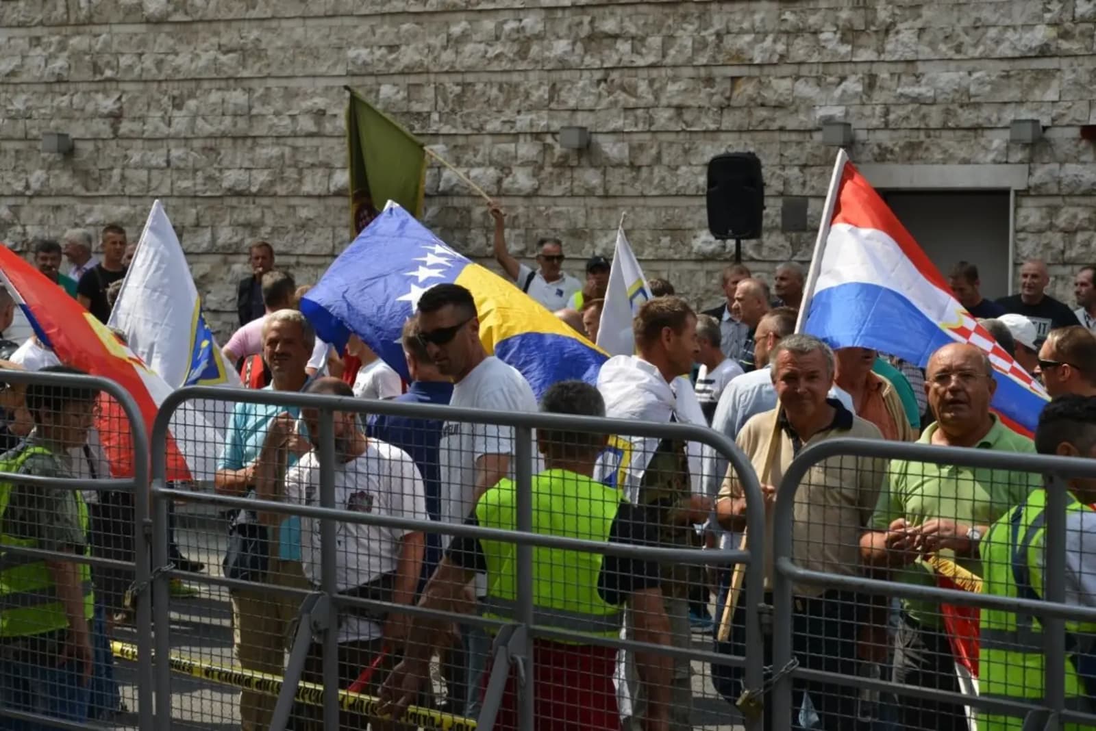 Ko ima pravo, šta je sa borcima povratnicima u Rs, gdje će se predavati papiri... - slika 1