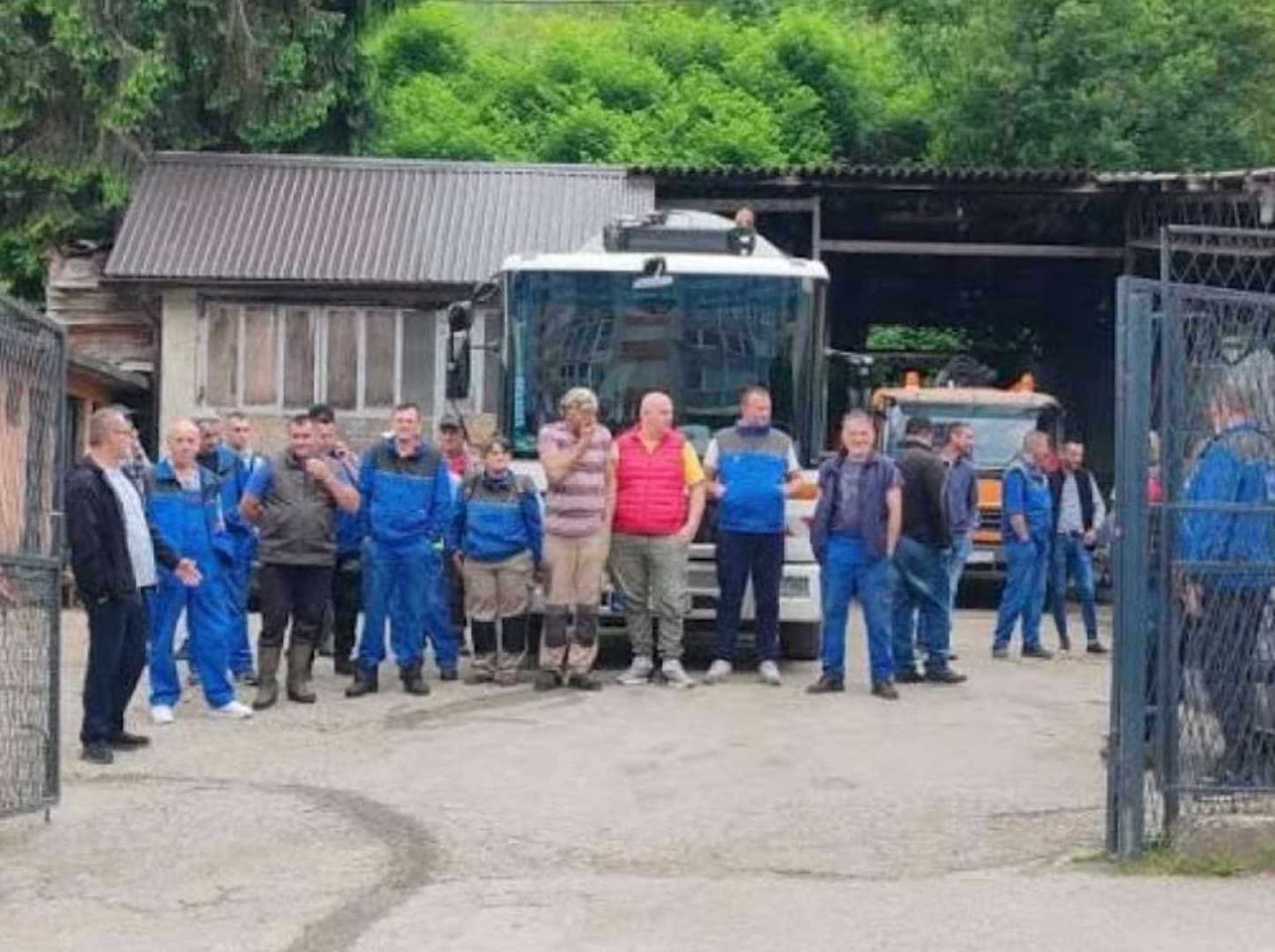 Radnici JKP "6. mart" u Goraždu idu u štrajk zbog neredovnih plata i finansijske krize - slika 1