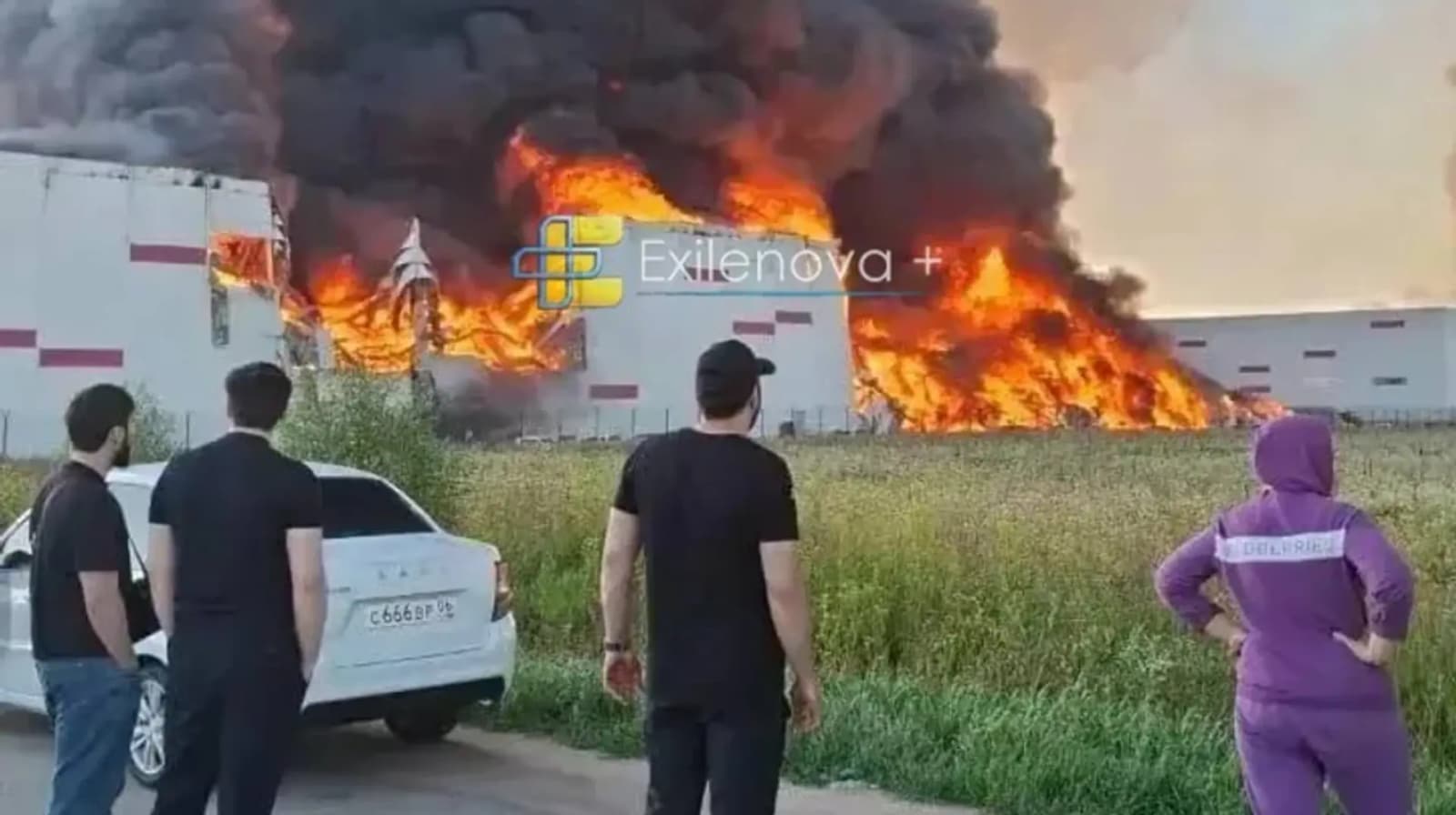 Masovni napad dronovima na Moskvu: Požari u skladištu nafte i logističkom centru Wildberries - slika 1