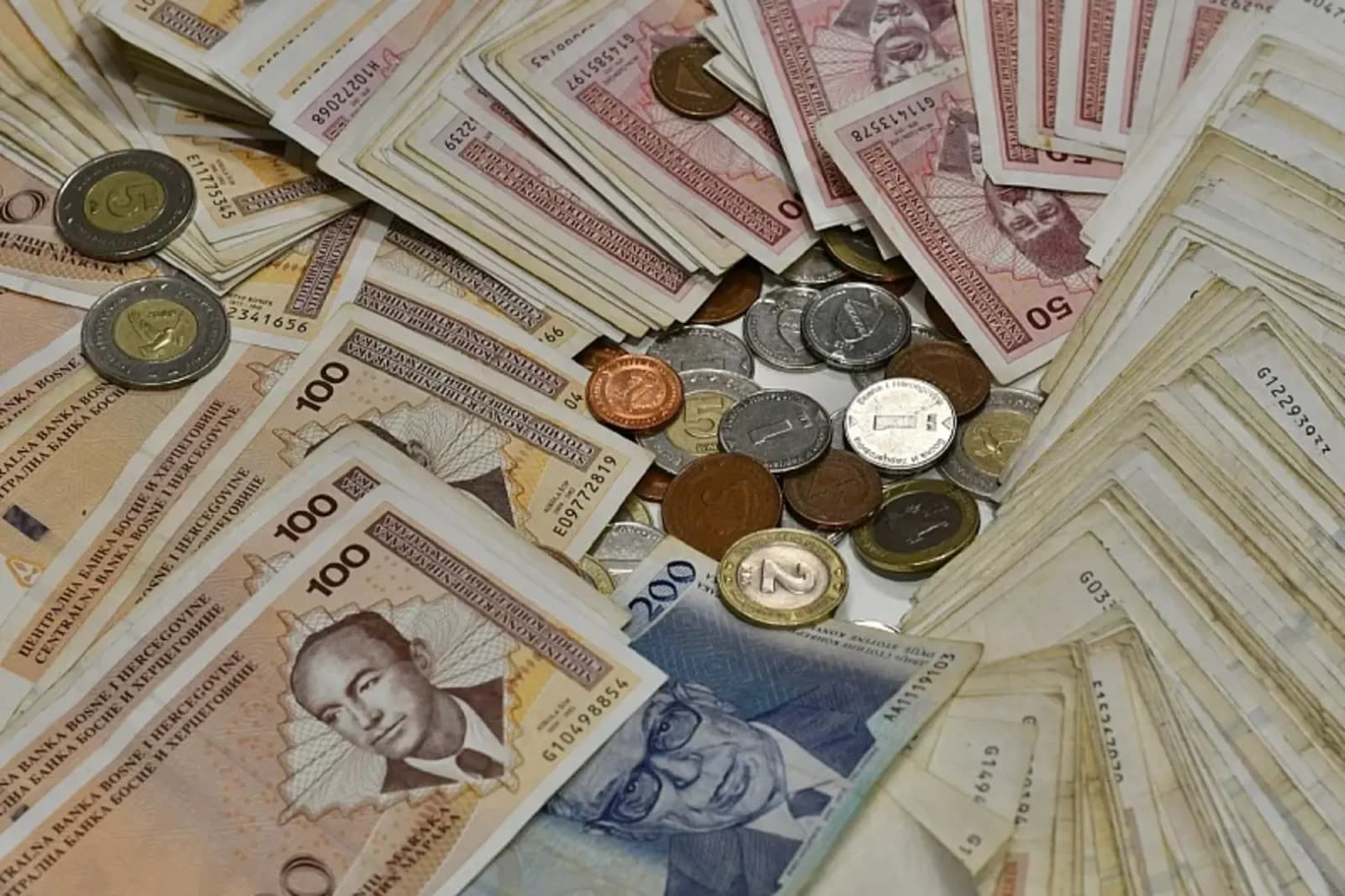 Vanjskotrgovinski robni deficit BiH u prvom polugodištu 6,74 milijarde KM - slika 1