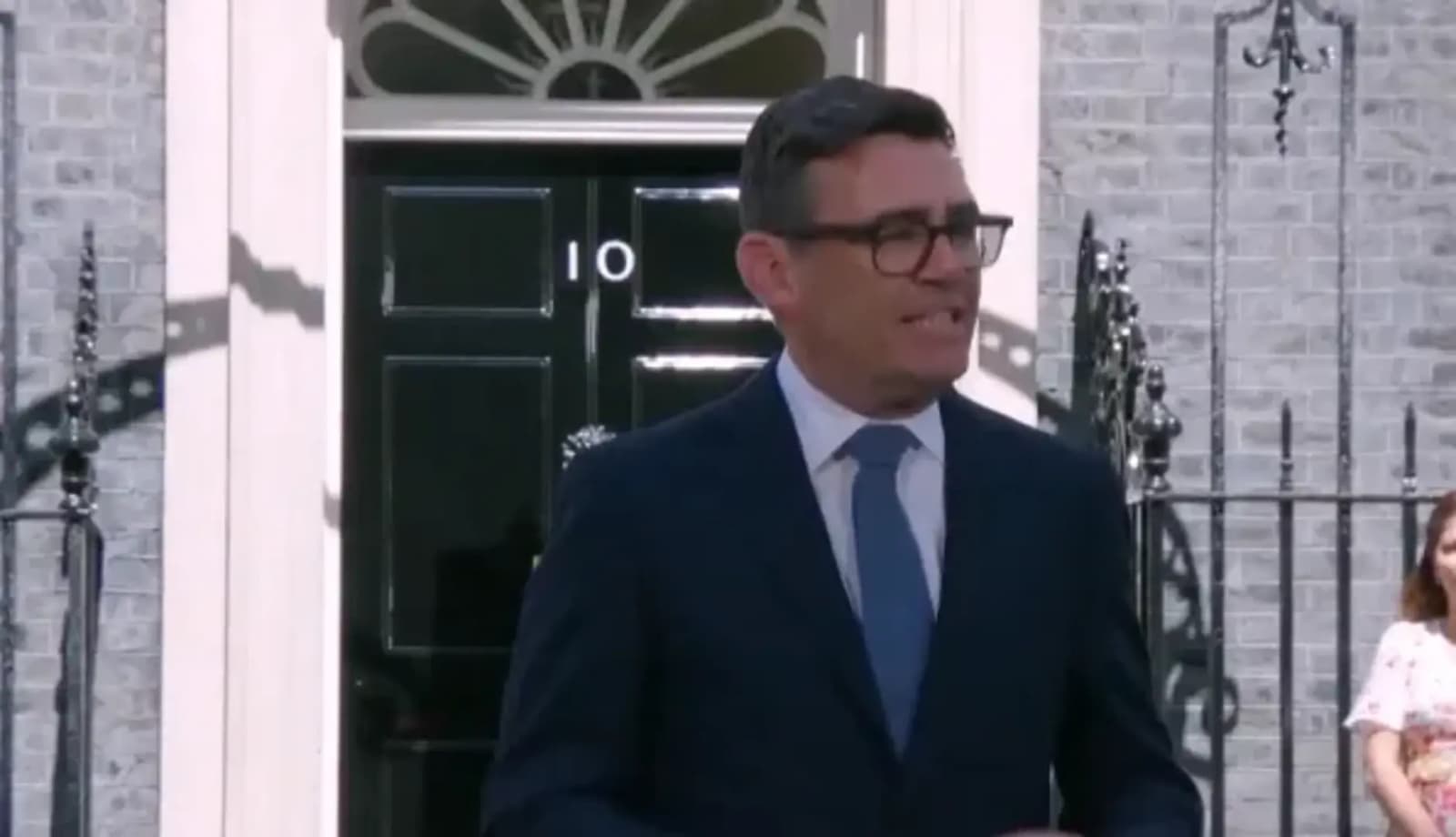 Novi premijer Burnham odobrio korištenje britanskih baza za neke američke udare na Iran - slika 1