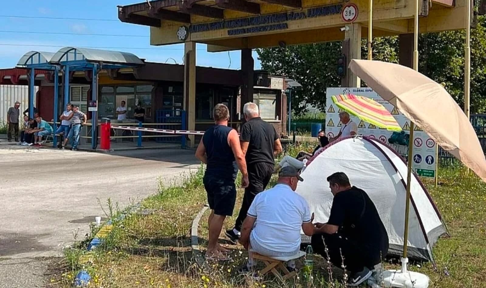 Dok radnici Koksare štrajkuju, iz Vlade TK obrazložili situaciju sa zapošljavanjem otpuštenih osoba - slika 1