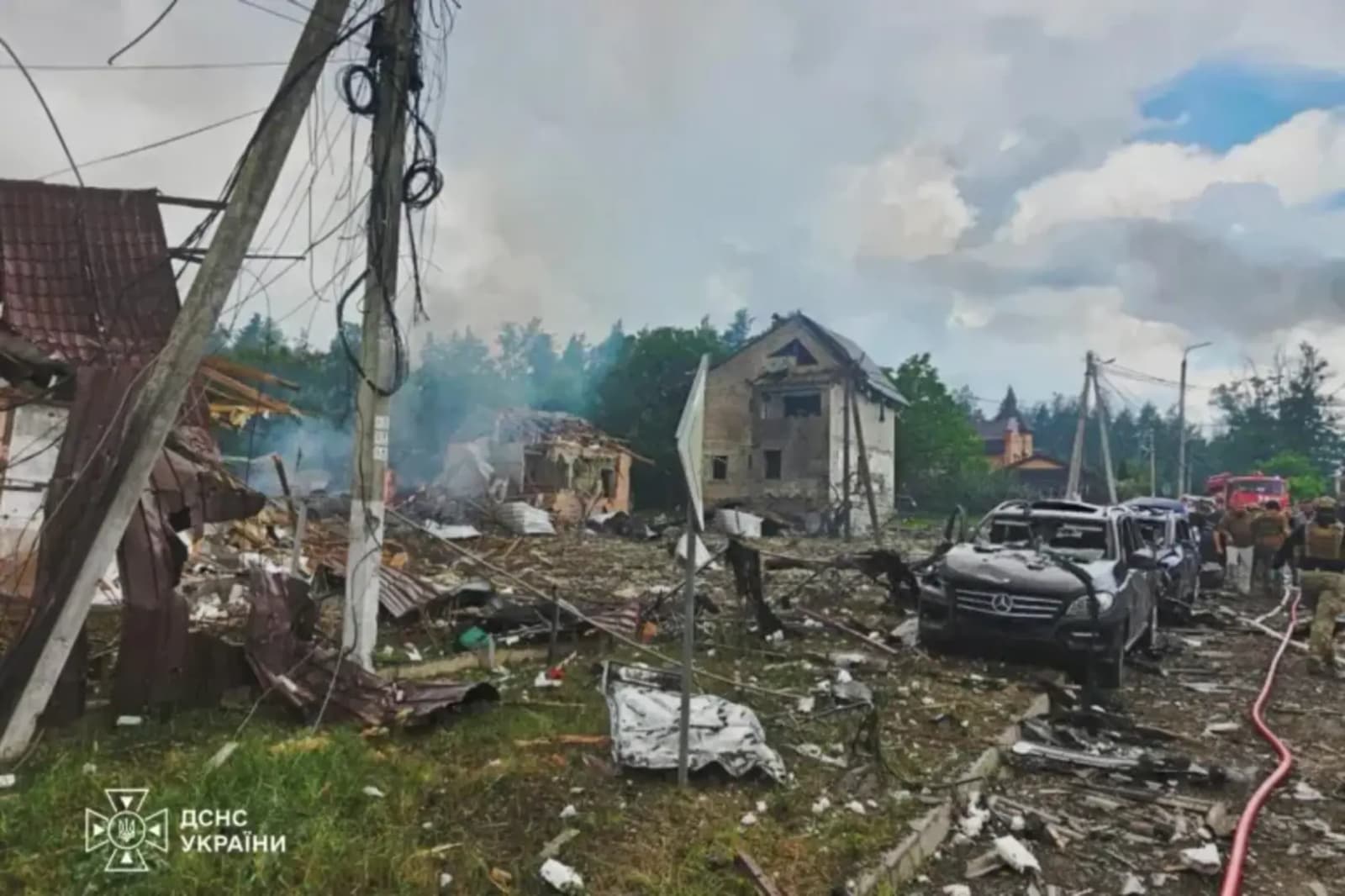 Rusija raketom pogodila sajam oružja u Ukrajini, deset mrtvih i stotinu ranjenih - slika 1