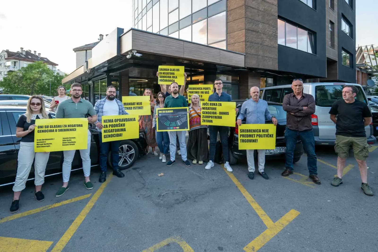Šahman: Licemjerno je glasati za negatore genocida pa onda organizovati promociju knjige o Srebrenici - slika 1