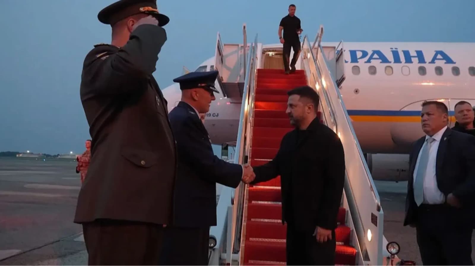Zelenskij stigao u SAD, sastanak s Trumpom u znaku podrške Ukrajini - slika 1