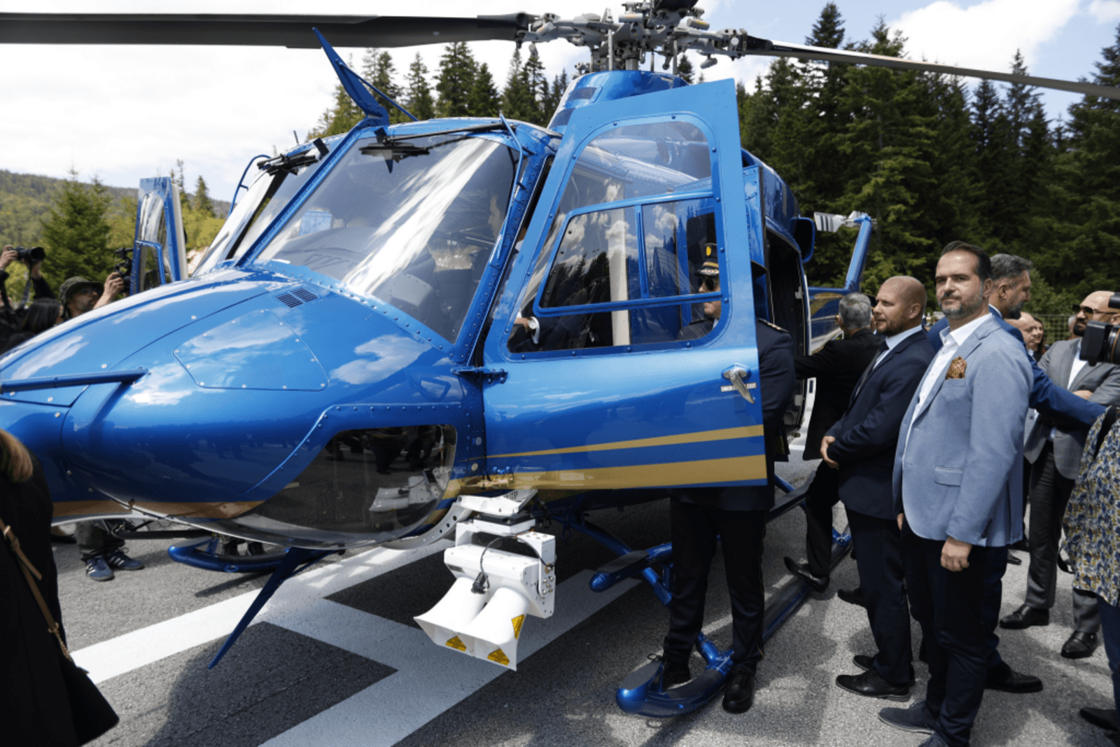 MUP KS predstavio prvi helikopter i Helikoptersku jedinicu za zaštitu i spašavanje - slika 1