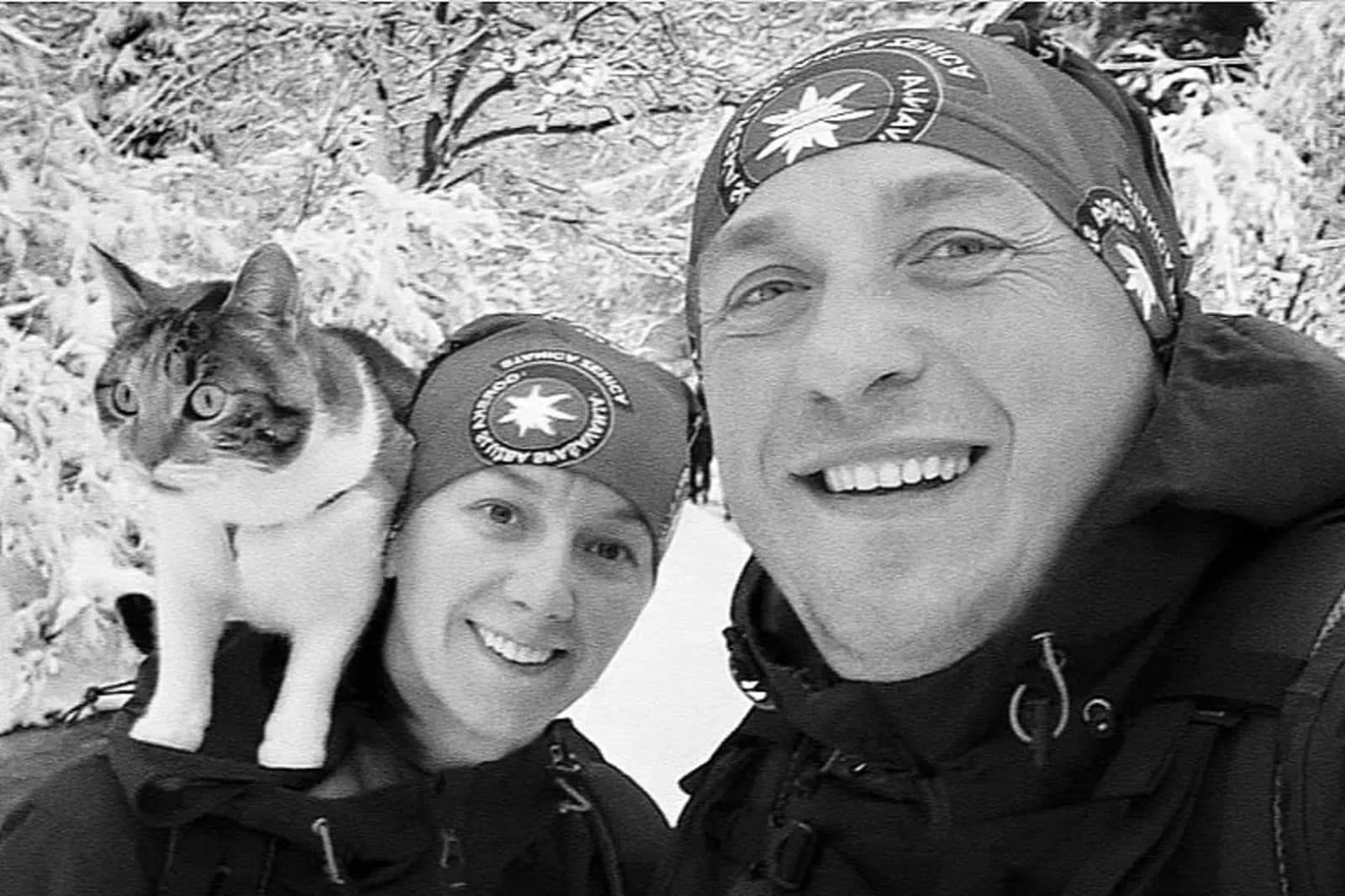 Do posljednjeg daha zajedno: Na Elbrusu pronađena i Macika, planinarska mačka Alme i Denisa - slika 1