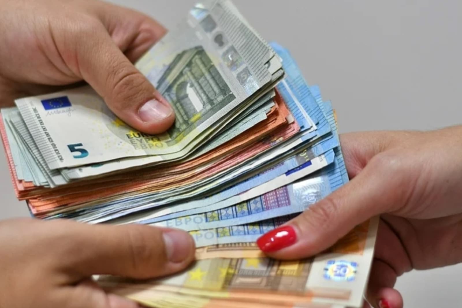 Dijaspora u prva tri mjeseca 2026. godine u BiH poslala blizu milijardu KM - slika 1