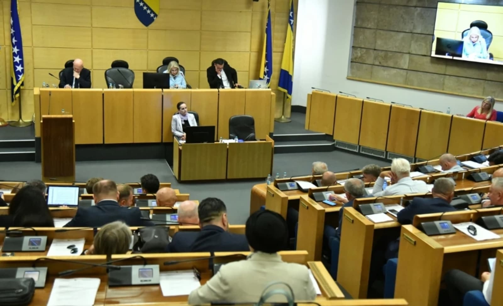 Za građane 668 KM sa biroa, za političare "bijeli hljeb" od 50.000 - slika 1