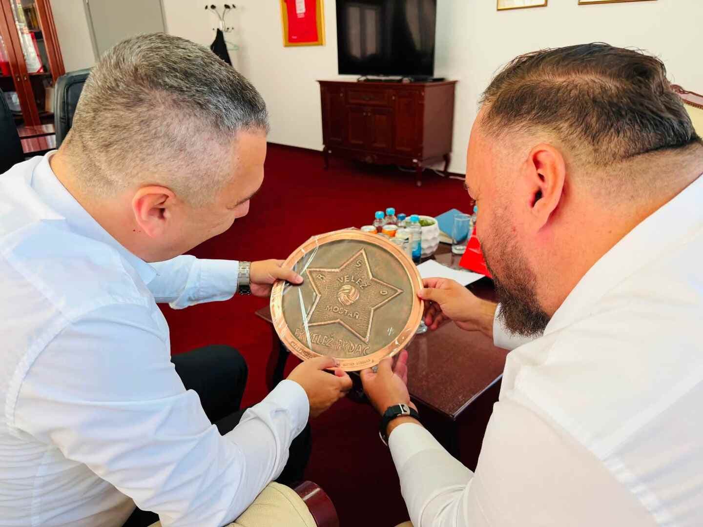 Federalno ministarstvo podržalo uključivanje djece povratnika u sportske aktivnosti FK Velež - slika 1
