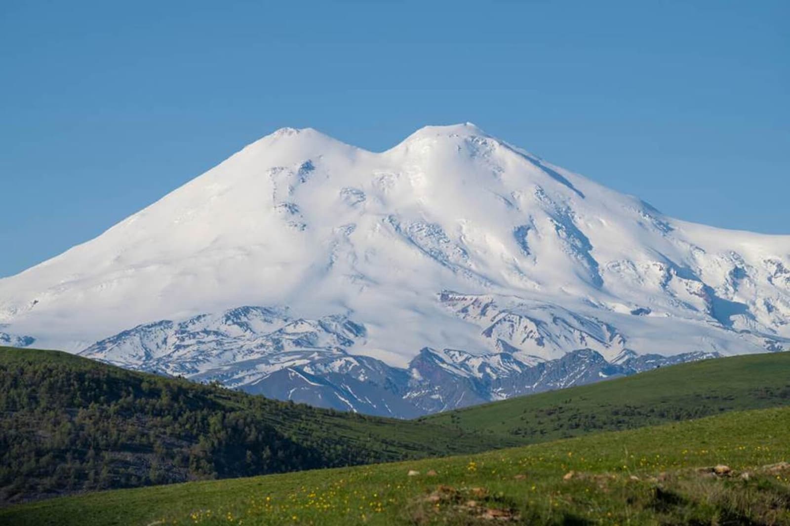 Preživjeli planinari s Elbrusa stigli u BiH, slijedi oporavak i povratak tijela stradalih - slika 1