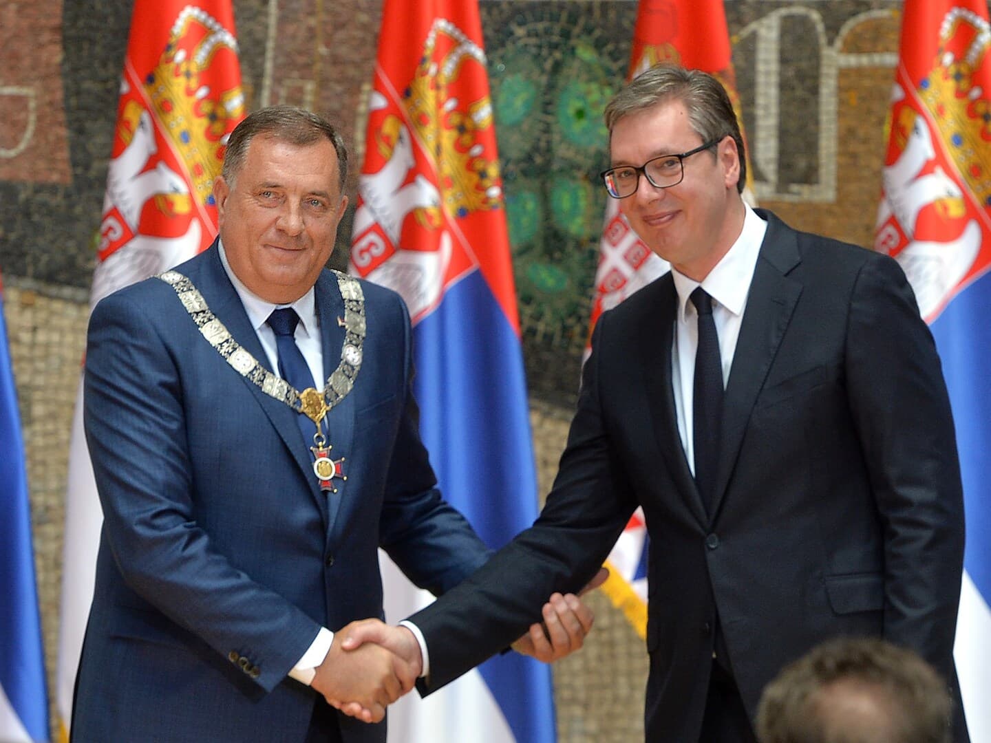 "ISKONSKI GA MRZI, ALI MU SE DODVORAVA": Vukanović otkriva pozadinu odnosa Dodika i Vučića - slika 1