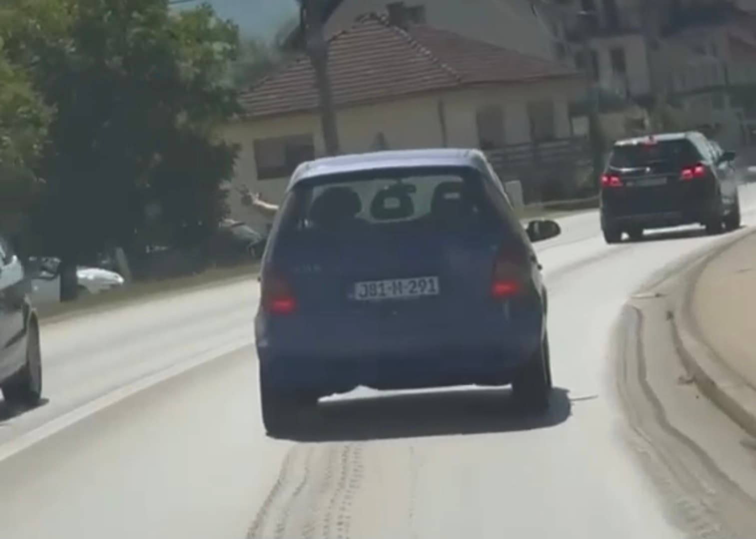 Pustio vozača u kolonu kod Doboja, a onda doživio provokaciju sa tri prsta - slika 1
