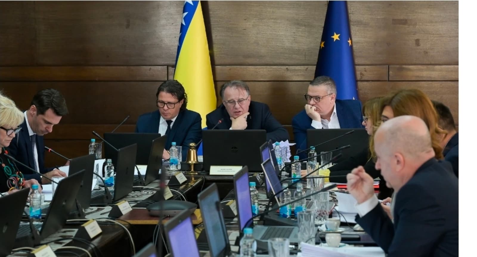 Dug raste, krediti stižu: Da li Federacija ulazi u začarani krug zaduživanja? - slika 1