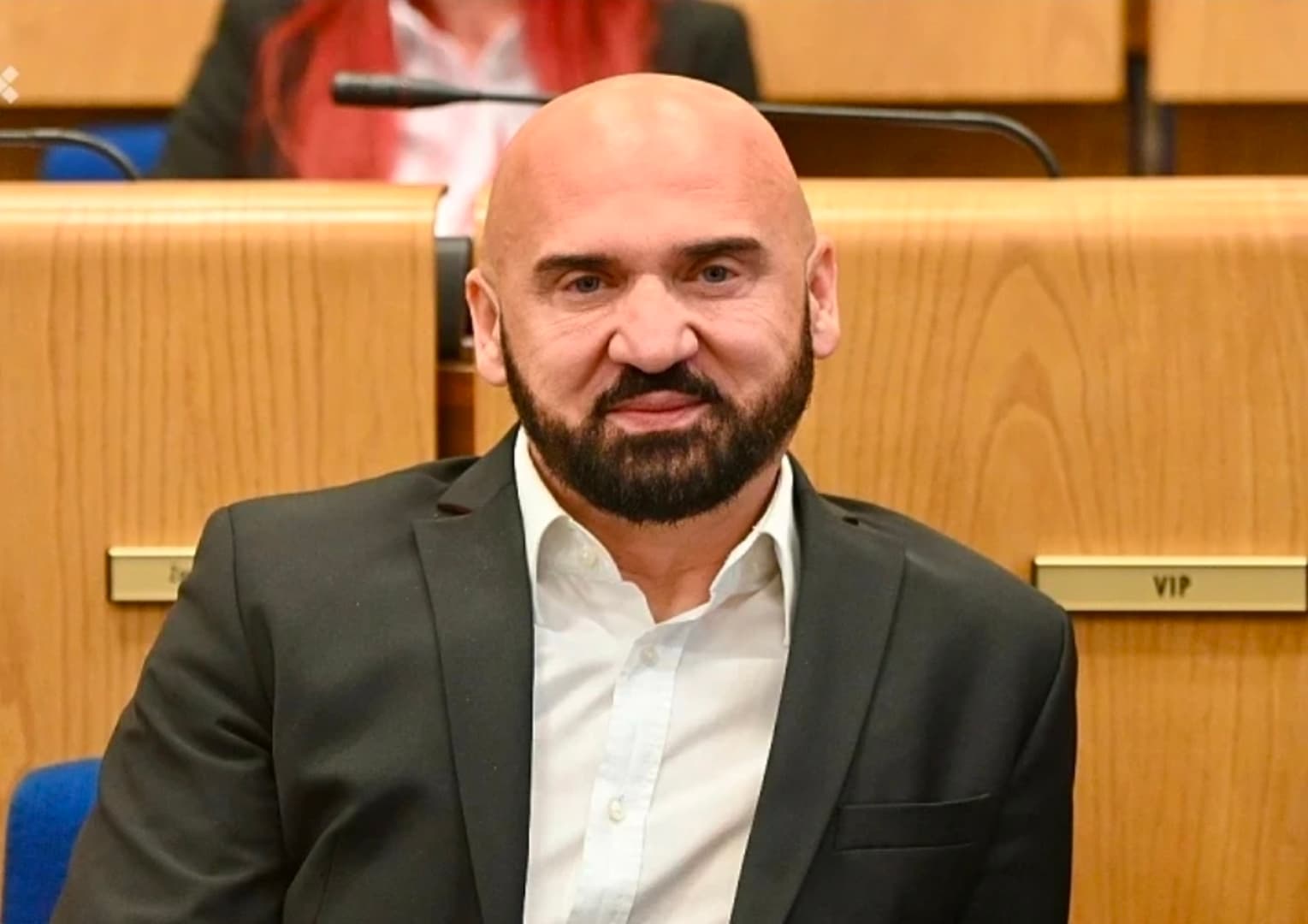 Isak tvrdi da nije pokrenuo procese za pravnu i medicinsku regulaciju promjene spola - slika 1