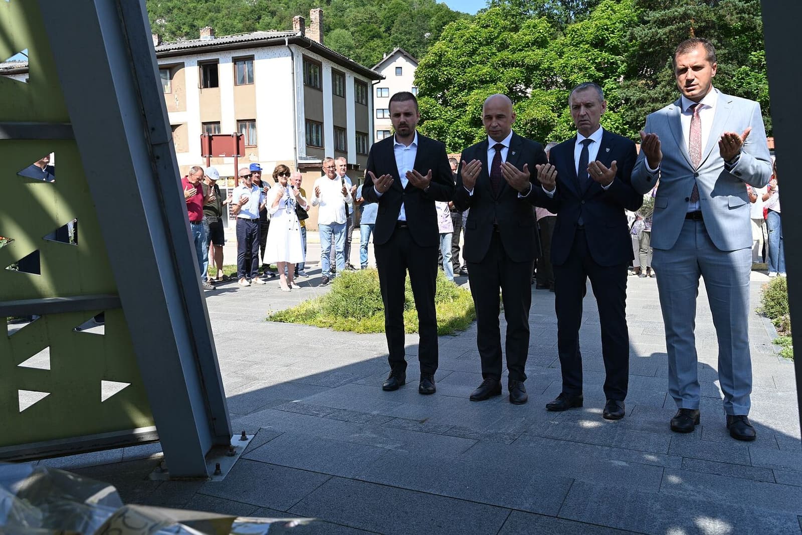 Vlada ZDK u protekle tri godine uložila više od 2,5 miliona KM u Olovo - slika 1