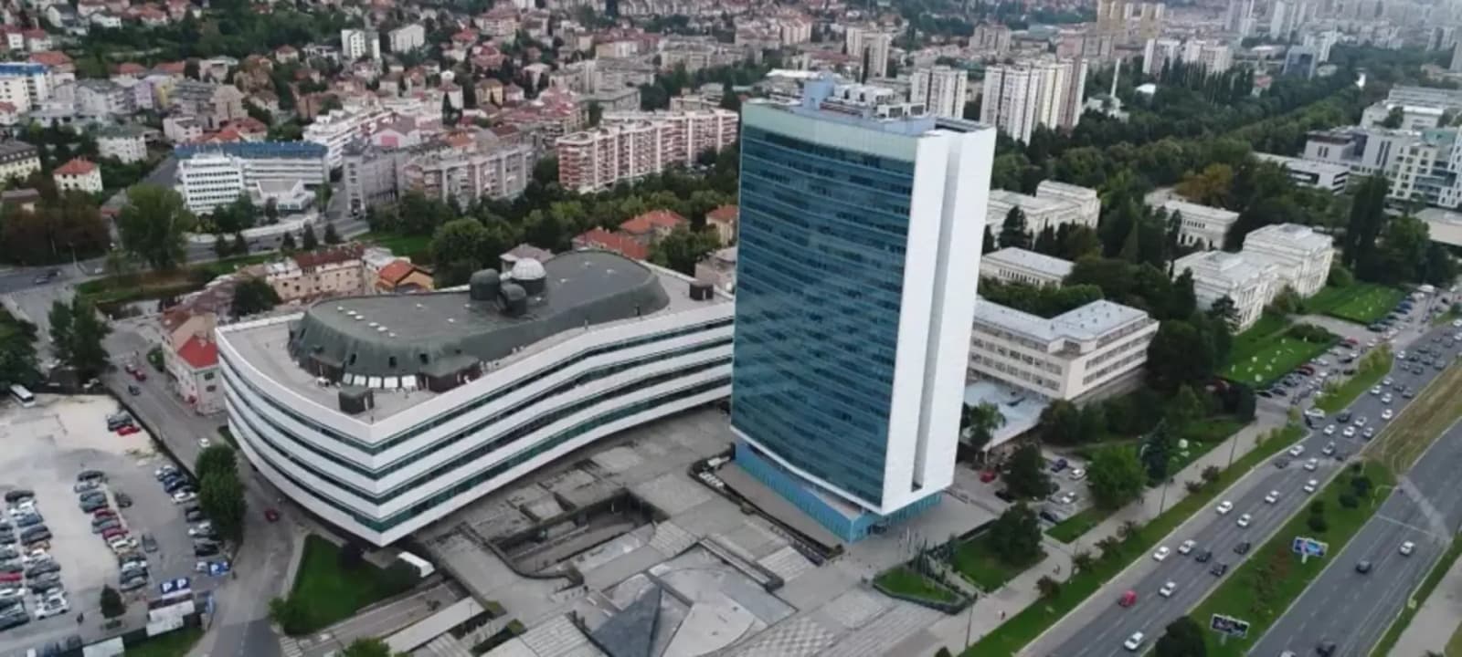Više od 21 hiljade zaposlenih u institucijama BiH dobit će retroaktivnu razliku u osnovici za plate i uvećan regres - slika 1