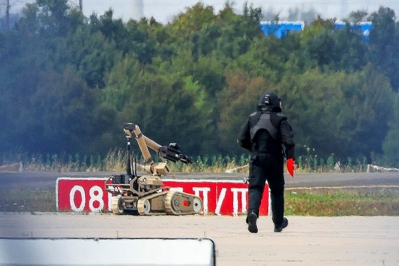 Dron s eksplozivom pronađen pored ukrajinskih aviona u Njemačkoj, NATO potvrdio incident - slika 1