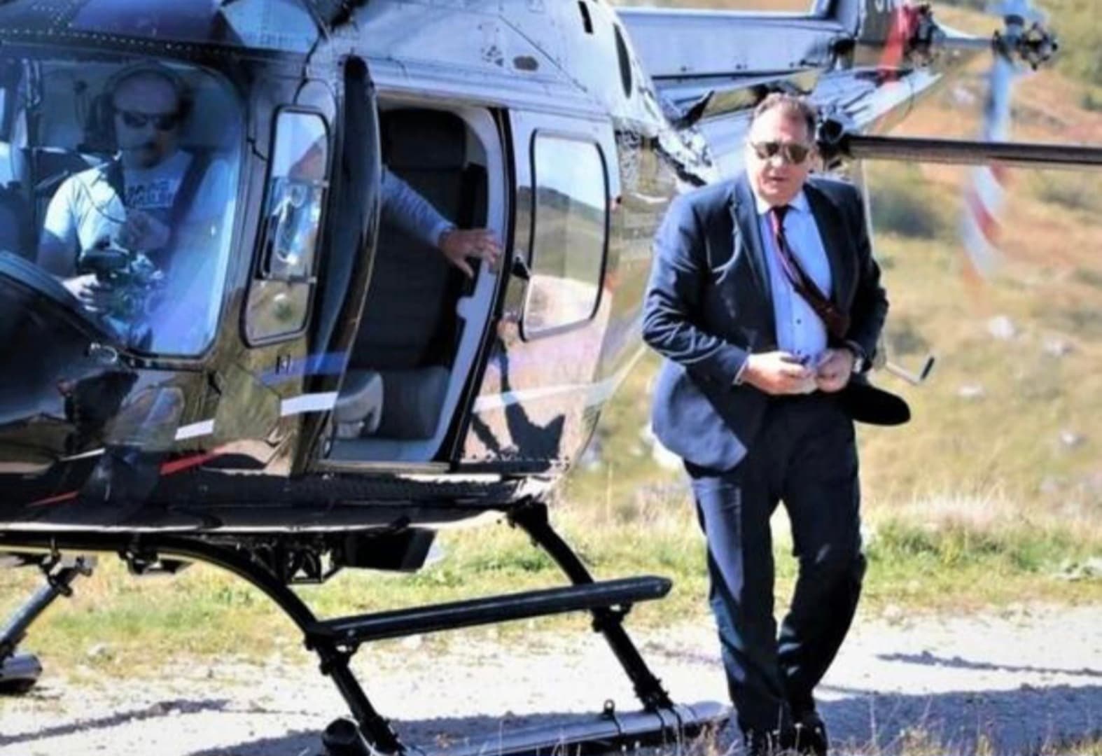 Dodik u kampanji s helikopterom, sankcije izostaju - slika 1