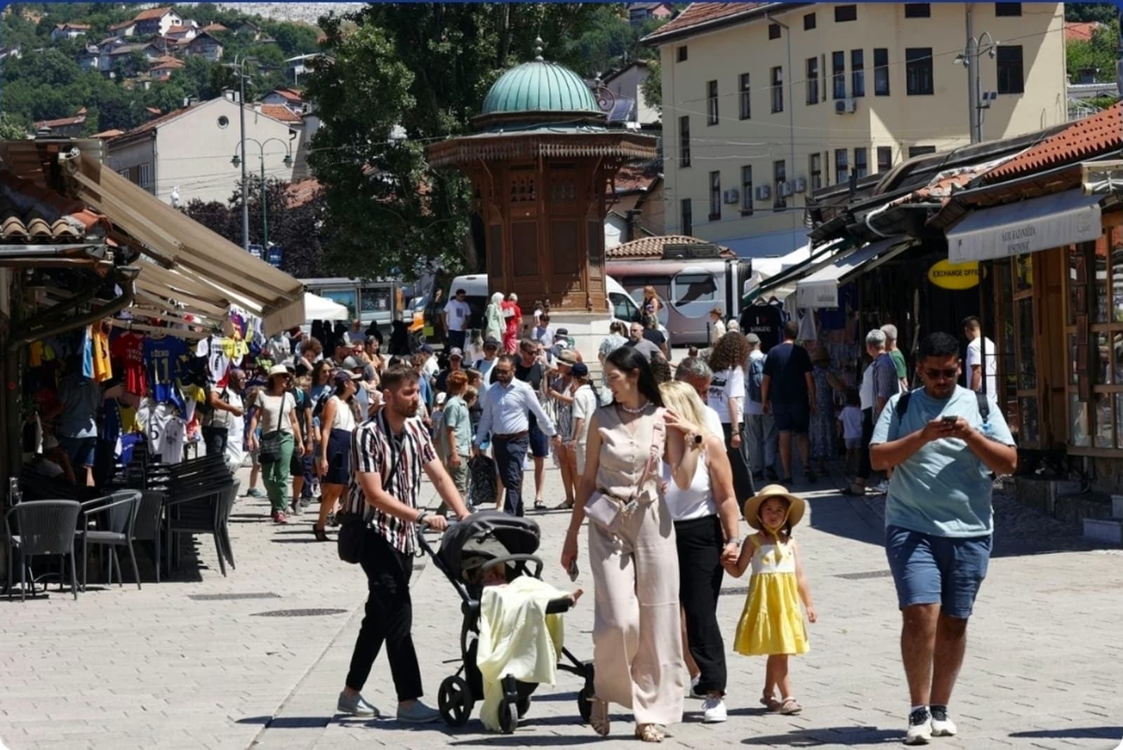 Pune ulice, više noćenja i milioni prometa: Sarajevo prkosi turističkom padu - slika 1