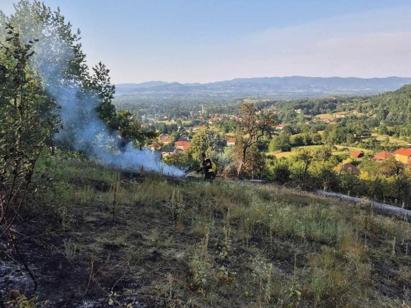 KATASTROFA: Na području Kladnja izgorjelo oko osam hektara šume - slika 1