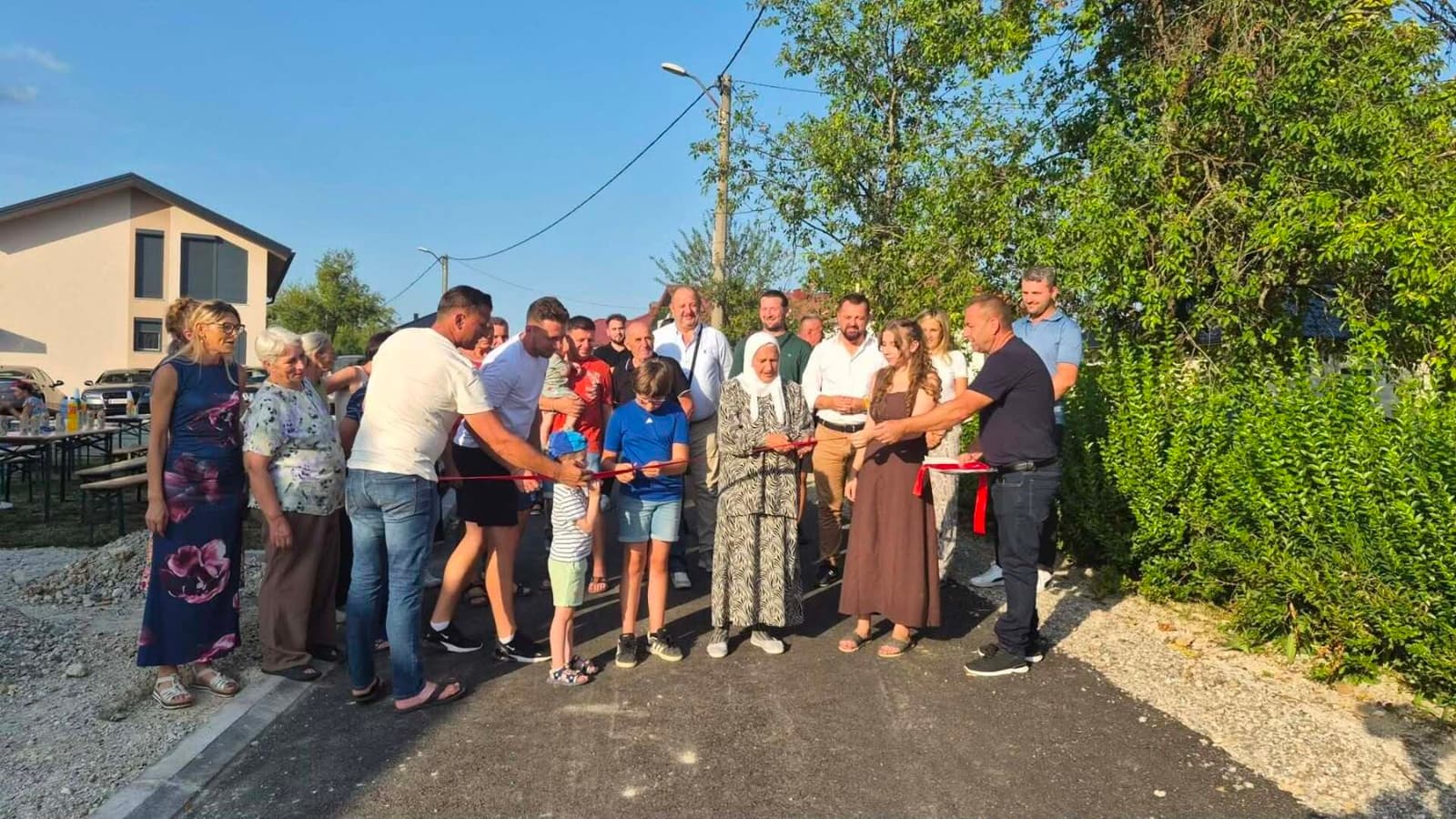 U Cazinu završena sanacija i rekonstrukcija tri lokalna puta - slika 1